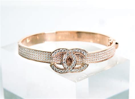 chanel armband|Chanel bracelet with diamonds.